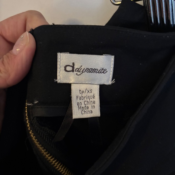 Black skirt with gold zippers - Picture 3 of 3